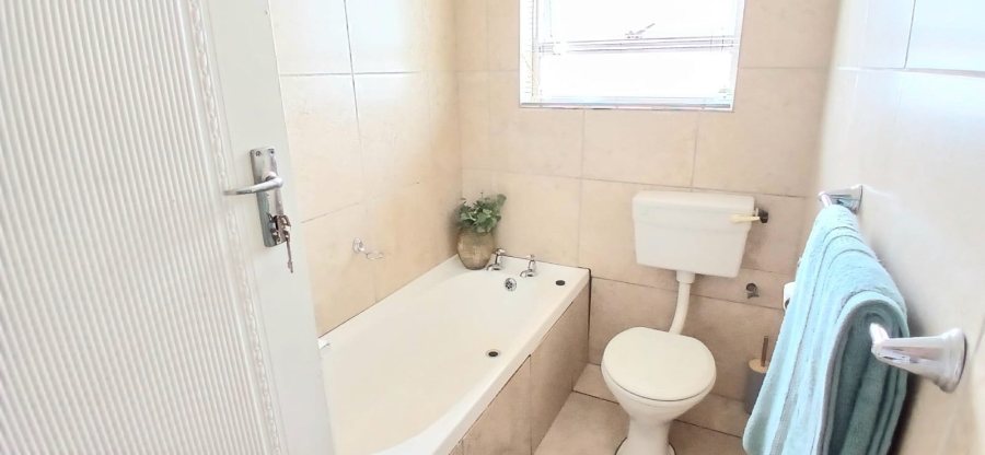 3 Bedroom Property for Sale in Strandfontein Village Western Cape